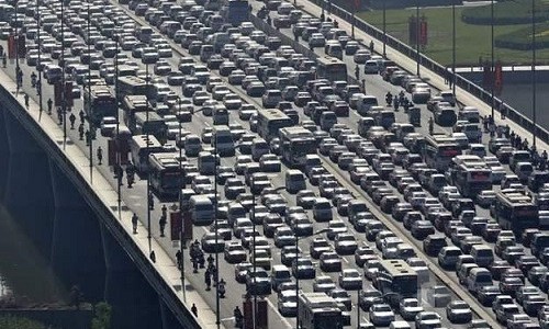 Tắc đường kỷ lục ở Trung Quốc: Ùn tắc 100km trong 21 ngày, 30.000 phương tiện kẹt cứng